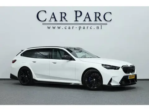 BMW 5-serie Touring M5 727+PK BTW/AKRAPOVIC/CARBON M-PERFORMANCE/21" LMV/BOWERS & WILKINS/PANO/HUD/A