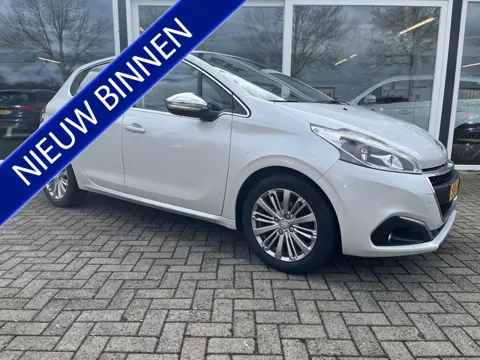 Peugeot 208 1.2 PureTech Allure Parelmoer / Nav / Lmv / Cruise / Led / Clima