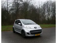 Peugeot 107 1.0-12V XR . 5 Drs . Sport . LMV . Airco . Groot navigatie scherm . enz