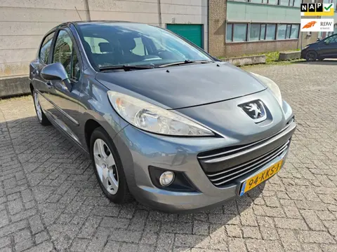 Peugeot 207 1.6 VTi Première ( Navigatie en Airco)