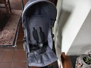 Buggy, - timgro, stevig en degelijk - met kap, deze kan eraf