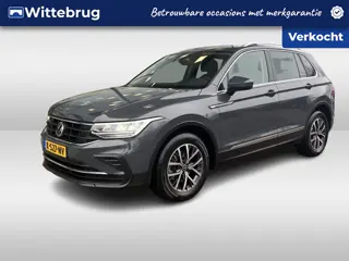 Volkswagen Tiguan 1.5 TSI DSG Life Business / Navigatie / Achteruitrij camera / Zwenkbare trekhaak /