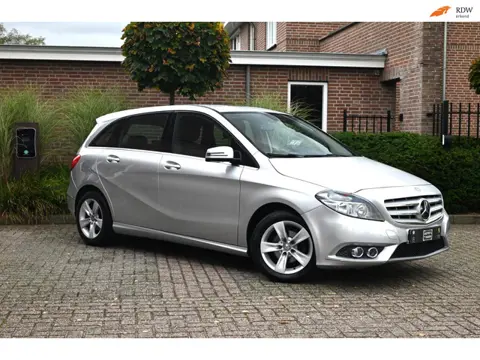 Mercedes-Benz B-klasse 180 Ambition 122 PK Camera Memory Stoelverwarming Trekhaak Nieuwe Distributie