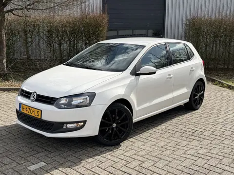 Volkswagen Polo BJR 2013 1.2-12V 70 PK BlueMotion Comfortline STOELVERWARMING | AIRCO | ZWART LMV | 