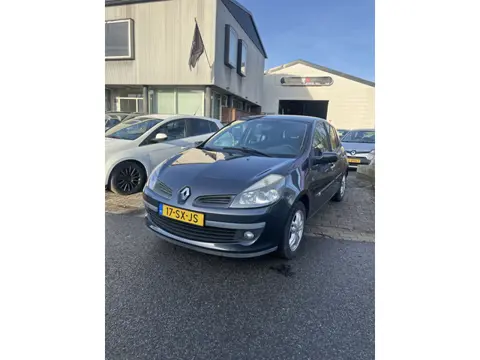Renault Clio 1.2-16V Team Spirit 5 deurs,Airco Apk 15-05-2026 Wel even goed de tekst lezen.