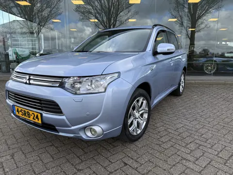Mitsubishi Outlander 2.0 PHEV Instyle ** Schuifdak ** Trekhaak ** Rockford ** Leer ** NAP ** NL Auto