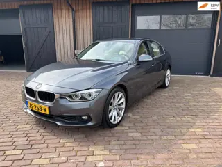 BMW 3-serie 330e,HYBRIDE, LEER ,NAVI ,TREKHAAK, DUBBELSET WIELEN MET NW WINTERBANDEN.
