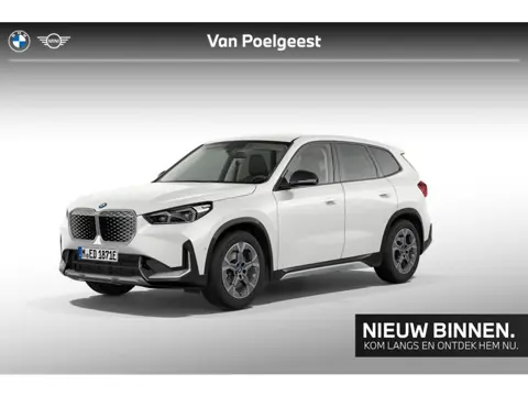 BMW iX1 xDrive30 X-Line / Parking Assistant / Comfort Acces / Adaptieve LED koplampen / Getinte Rame
