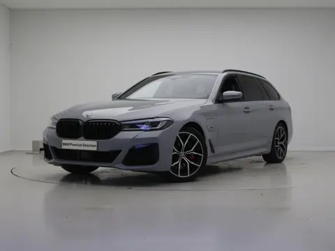BMW 5 Serie Touring 530e M-Sport Pro | Individual Brooklyn Grau | 19" | Ventilatie | Lederen Dash | 