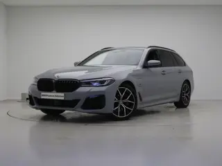 BMW 5 Serie Touring 530e M-Sport Pro | Individual Brooklyn Grau | 19" | Ventilatie | Lederen Dash | 