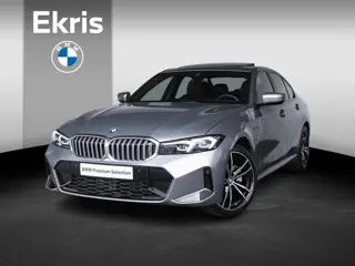 BMW 3 Serie Sedan 330e | M Sportpakket | Achteruitrijcamera | Schuif-/kanteldak | Sportstoelen | Par