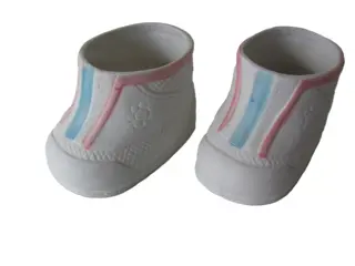 BABY SCHOENTJES IN PORSELEINEN v a 12 STUKS Nieuw