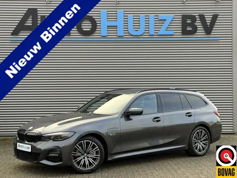 BMW 3 Serie Touring 320e M Sport Laser Licht Trekhaak Stuurwielverwarming Carplay Achteruitrijcamera