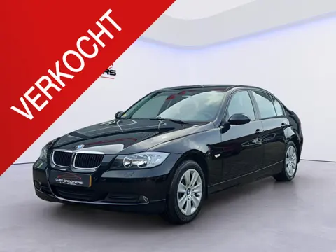 BMW 3-serie 318i in top staat!/Apple Carplay/Trekhaak/Airco/Cruise control/Centrale deurvergr./Elekt