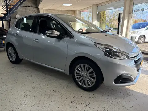 PEUGEOT 208 1.2 Allure 5 Deurs Navigatie PDC Camera Apple Android