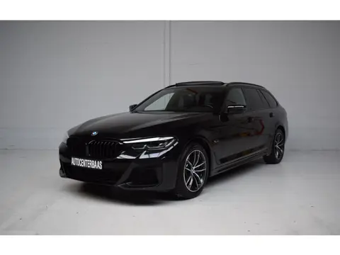 BMW 5-serie Touring 530e xDrive M-SPORT PANORAMADAK / HARMAN-KARDON LEER / HEAD-UP / FACELIFT / CARP