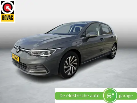 Volkswagen Golf 1.4 eHybrid Style | SoH 91% | PHEV | trekhaak | Stoel + Stuur verwarming | Carplay |