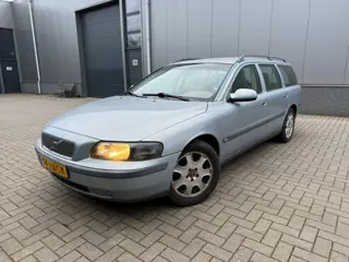 Volvo V70 2.4 Comfort Line 7 zitter Jaar apk