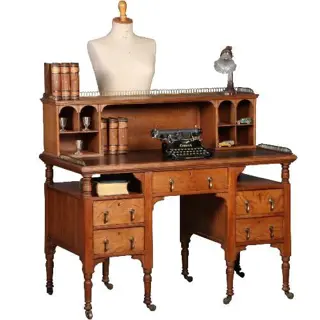 Antieke bureaus / Art &amp; Crafts bureau ca. 1890 met opzet deel en open vakken