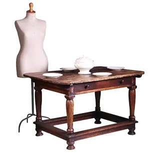 Doorleefde betaaltafel met brede lade ca 1825