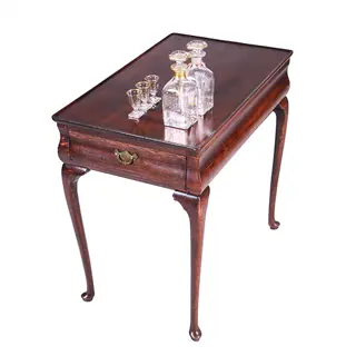 Hollandse wandtafel of theetafel 18e eeuw  met aan elke zijkant een kleine lade