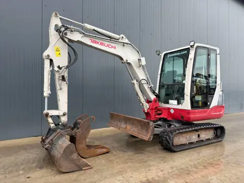 Takeuchi TB235 (bj 2010)