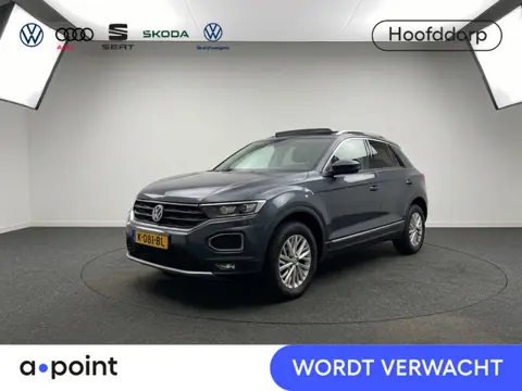 Volkswagen T-Roc 1.5 TSI Style 150 pk | Navigatie | Panoramadak | Trekhaak | Parkeersensoren | Achte