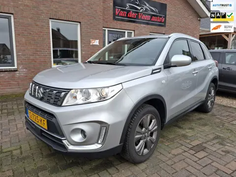 Suzuki Vitara 1.0 Boosterjet Select. 1ste eigenaar, dealer onderhouden. Zeer netje en luxe o.a. came