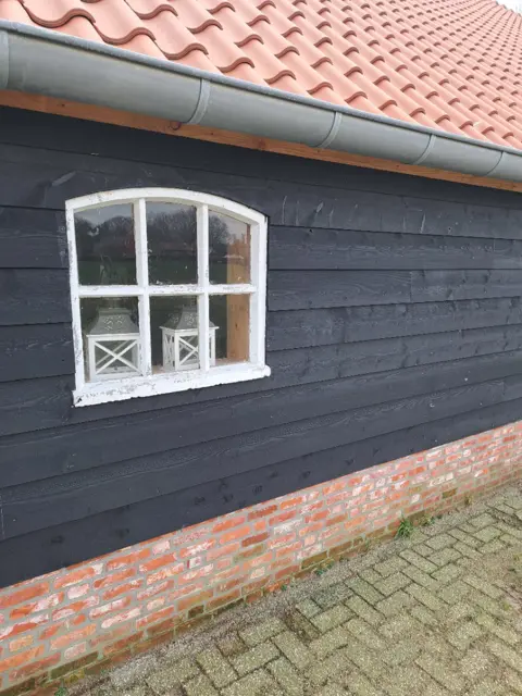 zwart gespoten vuren zweeds rabbat 12mm naar 25mm 4,00 euro per m1