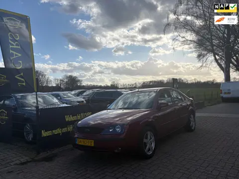 Ford Mondeo 1.8-16V Trend AIRCO,CRUISE,ELEKT PAKKET,CENTRALE DEURVERGRENDELING OP AFSTAND,MULTIMEDIA