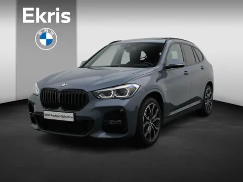 BMW X1 sDrive20i High Executive | M Sportpakket | Parking Pack | Trekhaak | Panoramadak | Laserlicht