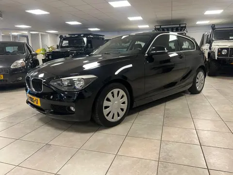 BMW 1-serie 116i Business Lederen bekleding, Airco, Cruise controle, Parkeersensoren.