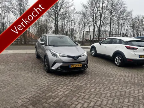 Toyota C-HR 1.8 Hybrid Executive TREKHAAK STOELVERWARMING CAMERA ZWARTE HEMEL