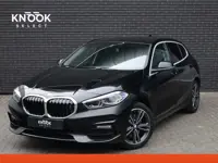 BMW 1-serie 118i Executive Sport Line Automaat / LED / 17 Inch / HiFi / Sportstoelen / Parkeersensor