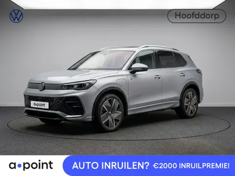 Volkswagen Tiguan R-Line-Edition 1.5 eHybrid 272 pk DSG | 20" LM | Stoel & stuurverwarming | 360 gra
