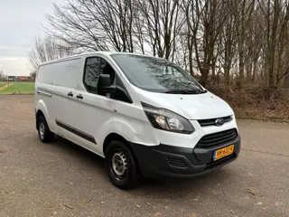 Ford Transit Custom 330 2.2 TDCI L2H1 Ambiente | 3 pers. | Motor schade