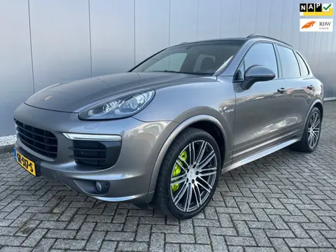 Porsche Cayenne 3.0 S E-Hybrid SPORT-DESIGN/ PANO/ SPORTCHRONO