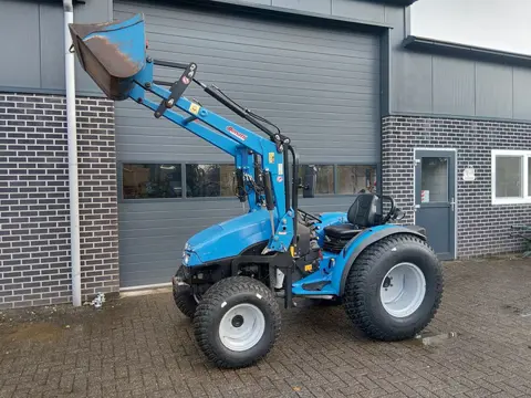 New Holland T3030 met voorlader