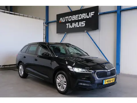 Skoda Octavia Combi 1.0 e-TSI Ambition Automaat - N.A.P. Airco, Cruise, Navi, PDC, Carplay, Virtual 