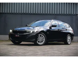 BMW 3 Serie Touring 330e 292PK Nw model Soh 99% Widescreen/wegkl.trhk/Carplay/Sportstoelen Aut8
