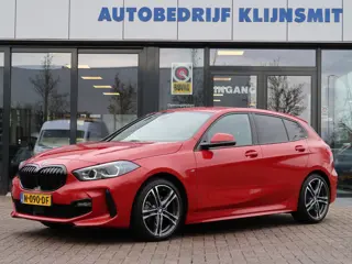 BMW 1-serie 118i Executive Edition M-Sport | Leder | 18 inch | Camera | ACC | Stuur Verw |