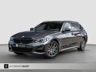 BMW 3-serie Touring 330e - M-SPORT - CARPLAY - SFEERVERLICHTING - DEALER ONDERHOUDEN - EERSTE EIGENA