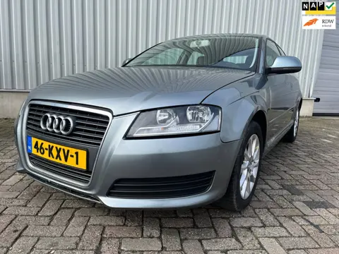 Audi A3 1.6 TDI Attraction Pro Line SCHADEAUTO!!