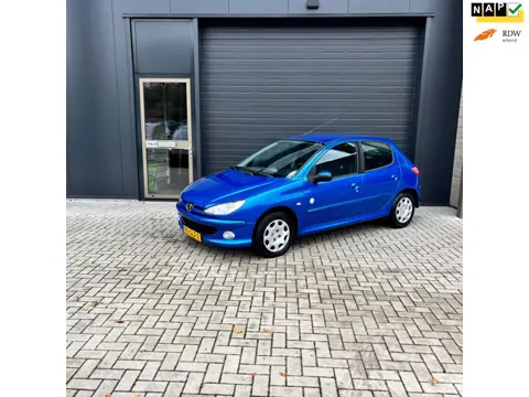 Peugeot 206 1.4 5DRS | AIRCO | LAGE KM-STAND | CRUISE CONTROL | CENTR VERGRENDELING |APK 10-2026