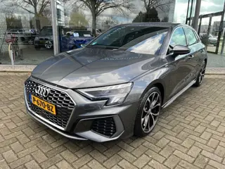 AUDI A3 30 TFSI S EDITION S-LINE IN & EXTERIEUR AUTOMAAT