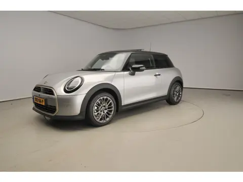Mini 3-deurs Cooper C Automaat / Panoramadak / JCW Sportstoelen / Harman-Kardon / Head-up / Alu wiel