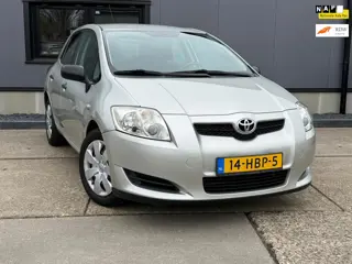 Toyota Auris 1.4-16V Terra