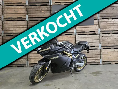 Trmotor TR125-2 GP Zwart Goud Digitaal dashbord LED Rijbewijs A1en A2 !! Nieuw! BTW! 2x!