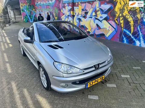 Peugeot 206 CC 1.6-16V Quiksilver inruil koopje dak werkt geen apk zo mee rijd goed