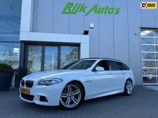 BMW 5-serie Touring 520d * Leder * Panoramadak * M Pakket * Dealer Onderhouden